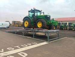 Rámpa nagyméretű gépek számára egy cseh mezőgazdasági vállalat számára